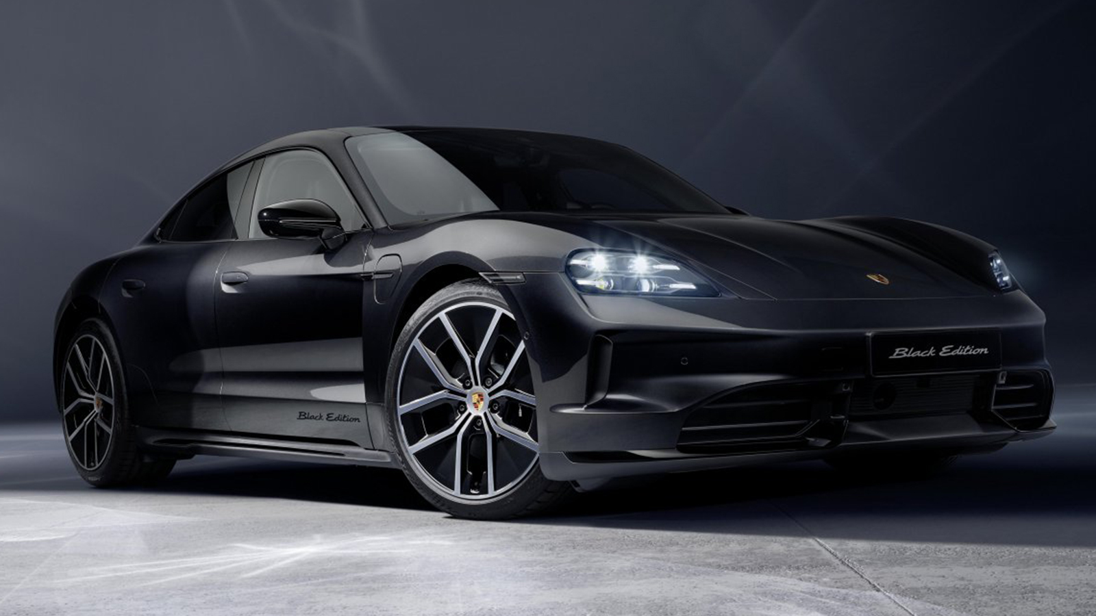 Έφτασαν οι νέες Porsche Taycan και Cayenne Black Edition (+τιμές)